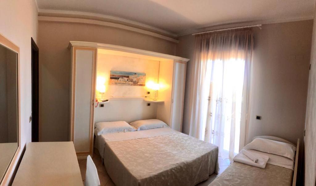 Pensione Degli Ulivi Porto SantʼElpidio エクステリア 写真