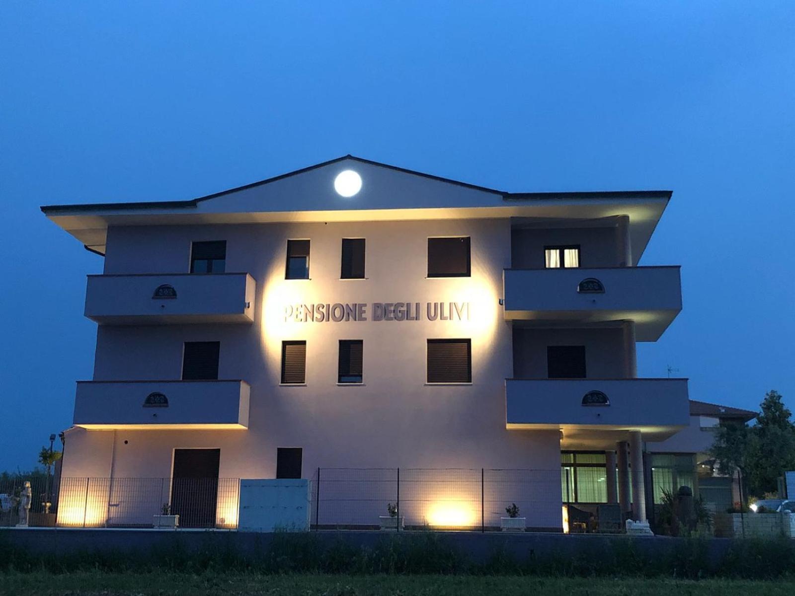 Pensione Degli Ulivi Porto SantʼElpidio エクステリア 写真