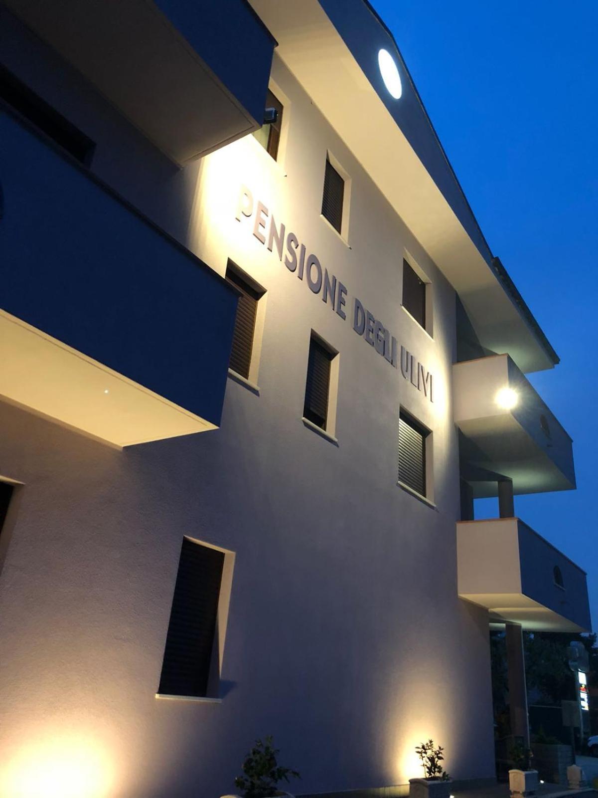 Pensione Degli Ulivi Porto SantʼElpidio エクステリア 写真