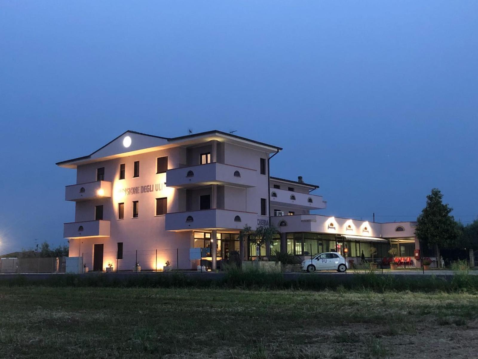Pensione Degli Ulivi Porto SantʼElpidio エクステリア 写真