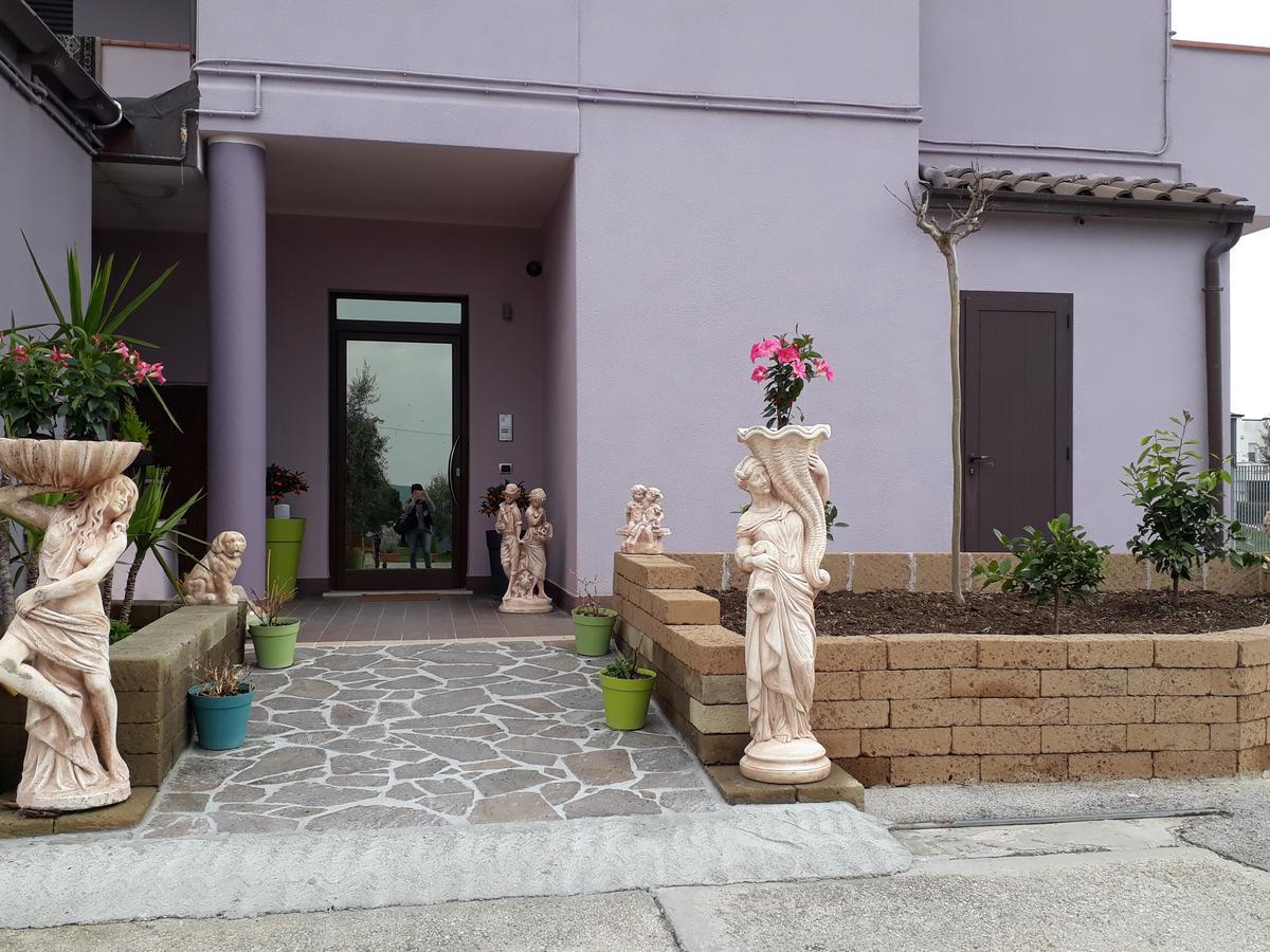 Pensione Degli Ulivi Porto SantʼElpidio エクステリア 写真